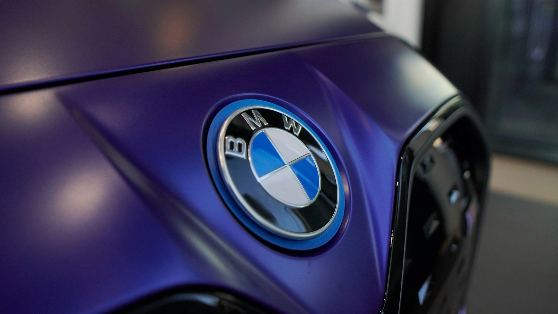 Det mest værdifulde bilmærke i verden er ikke Mercedes, BMW eller Tesla