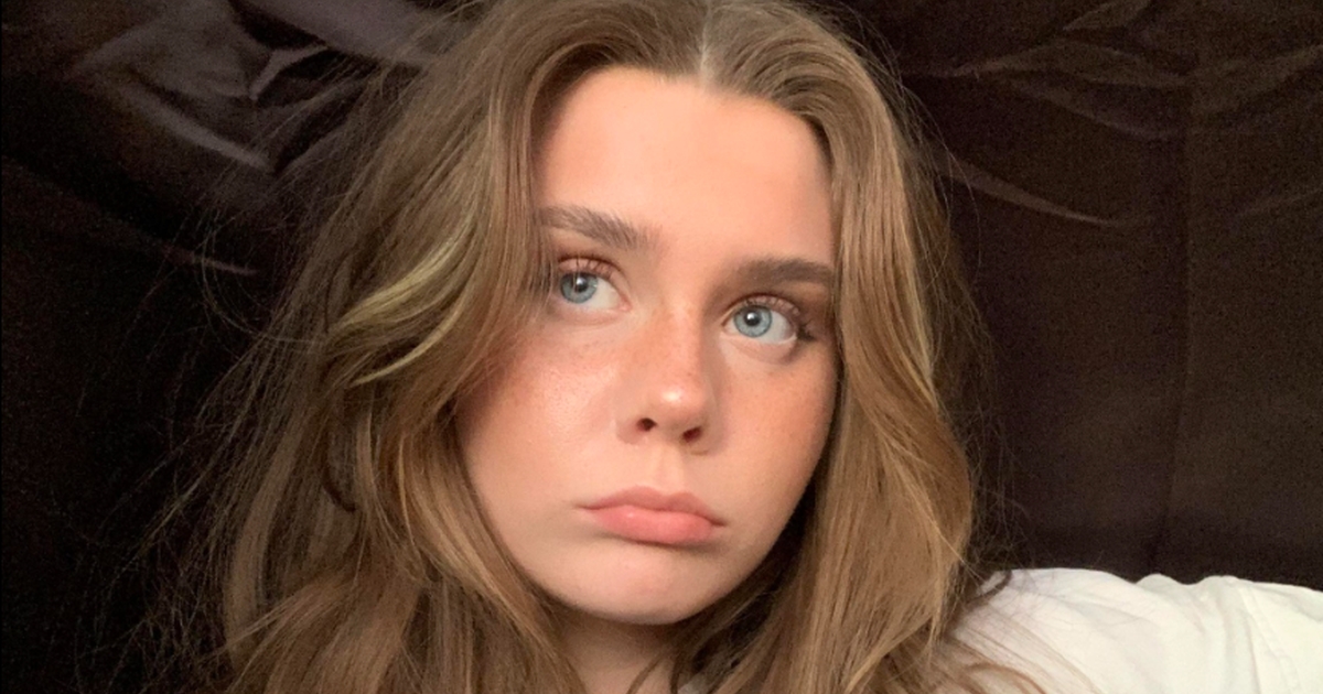 18-årige Leah kom ikke med på klassens studietur: Årsagen vil få dig til at ryste på hovedet