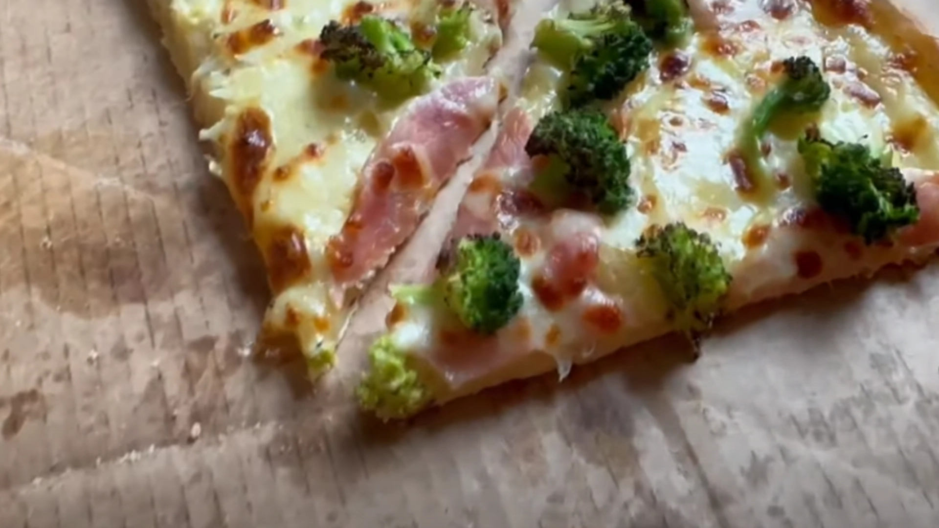 Glem alt om ovn eller mikrobølgeovn: Her er den bedste måde at opvarme pizza på