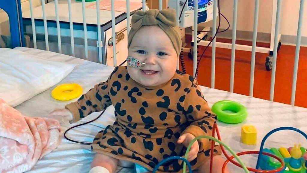 Mor opdager blå mærker på baby, viser sig at være alvorlig symptom