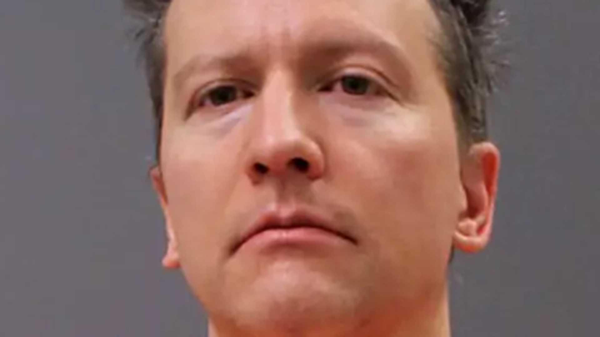 Han blev dømt for at være skyld i George Floyds død: Nu er han blevet stukket ned i fængslet