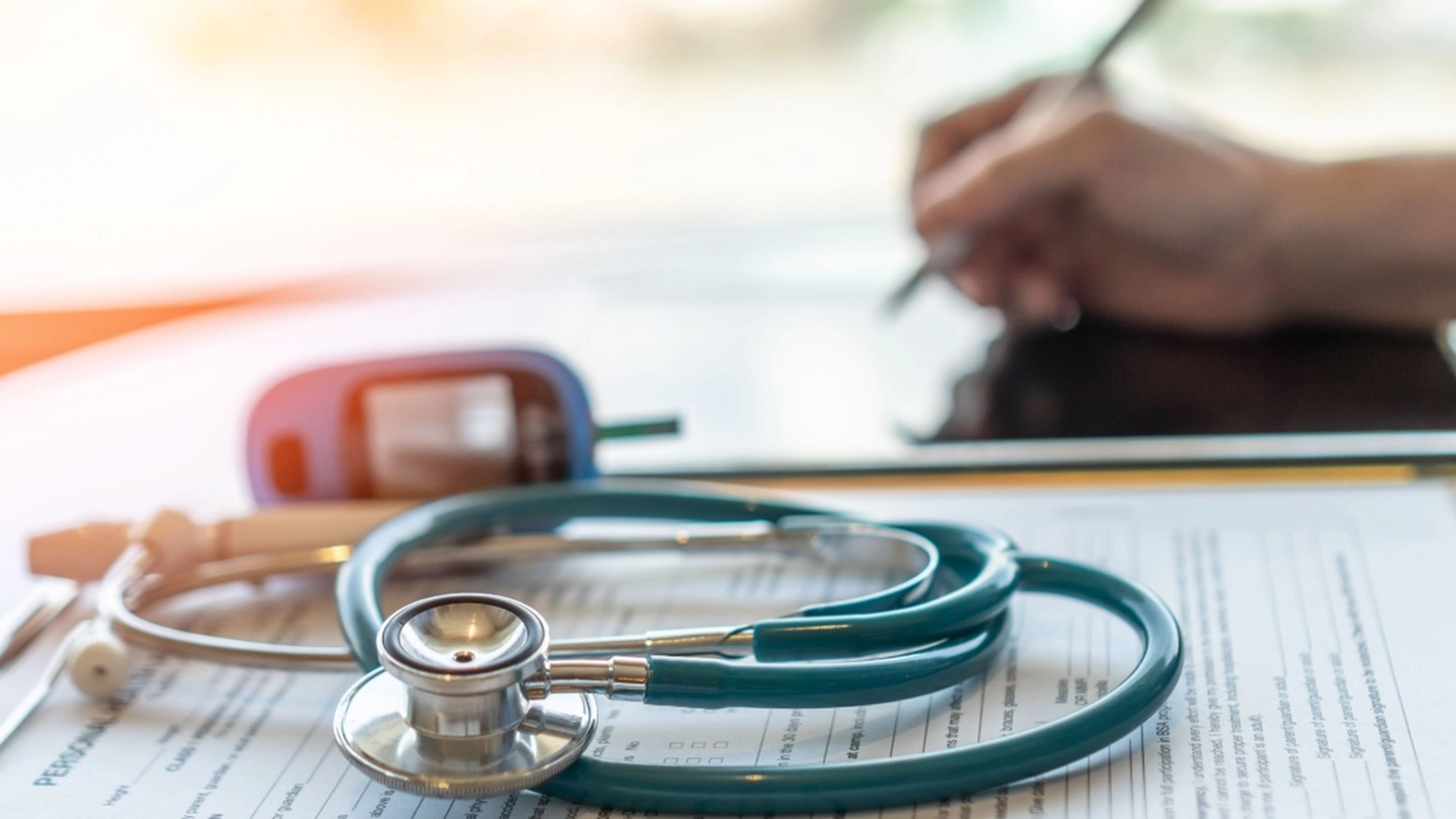 Læge får 10 års fængsel: Diagnosticerede raske patienter som kronisk syge