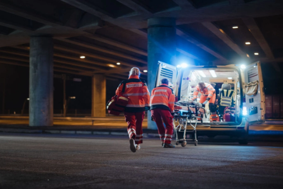 Mand hastet til hospitalet med adskillige organsvigt: Nu udsender læge advarsel