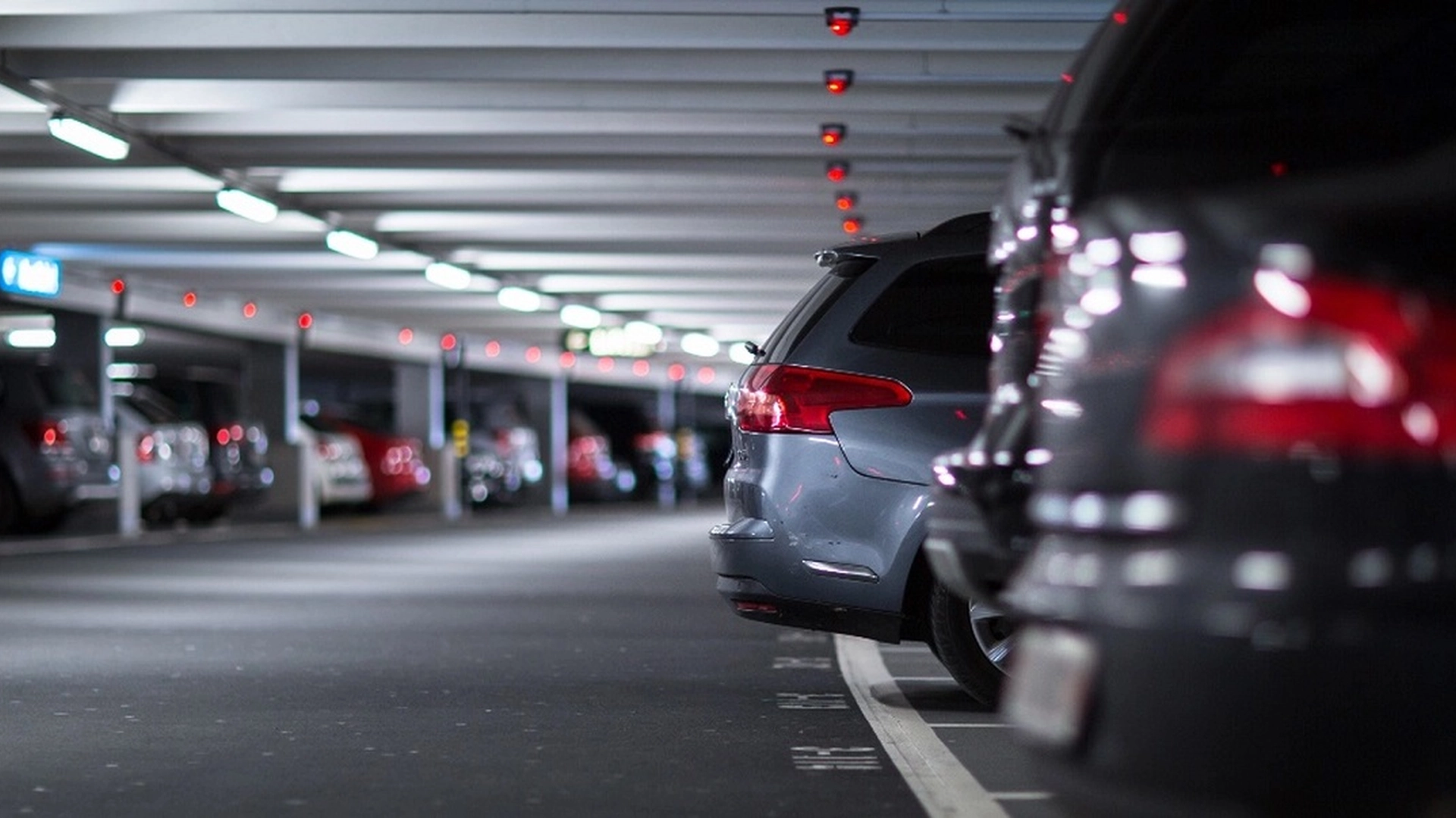 Par efterlod deres bil ved parkeringsfirma i lufthavnen: Fik sig et chok da de kom hjem fra ferien