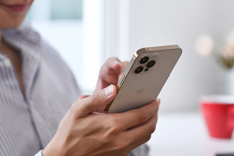 Din mobiltelefon lytter til dine samtaler: Sådan deaktiverer du funktionen