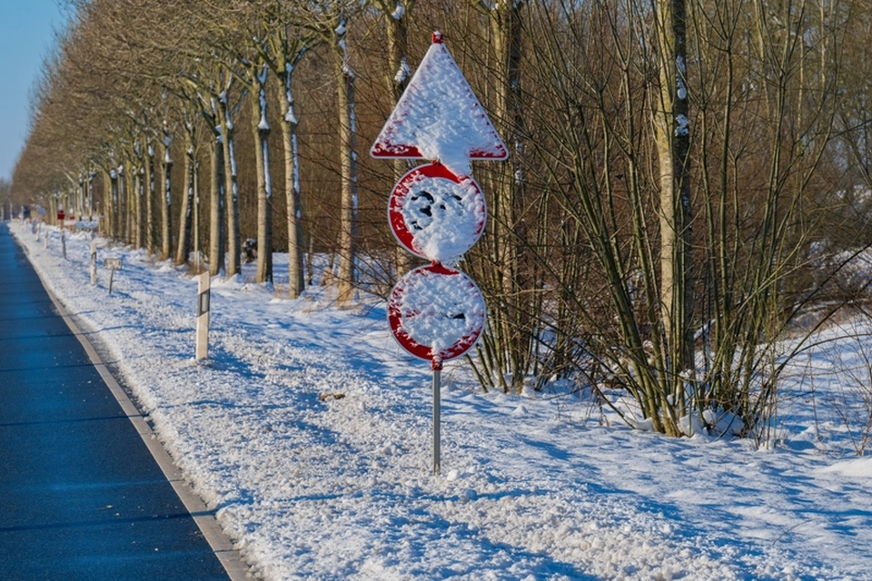 Er skiltet i trafikken gyldigt, hvis det er dækket af sne? Svaret vil overraske dig