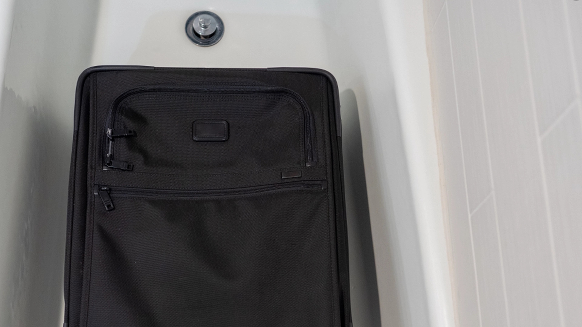 Derfor er det en god idé at placere din bagage i badekarret, når du ankommer til hotellet