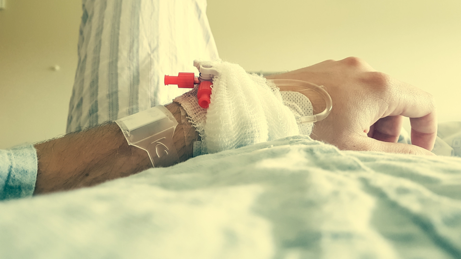 Han troede, at prikken i hænderne bare var sovende lemmer: Få dage efter var han lammet