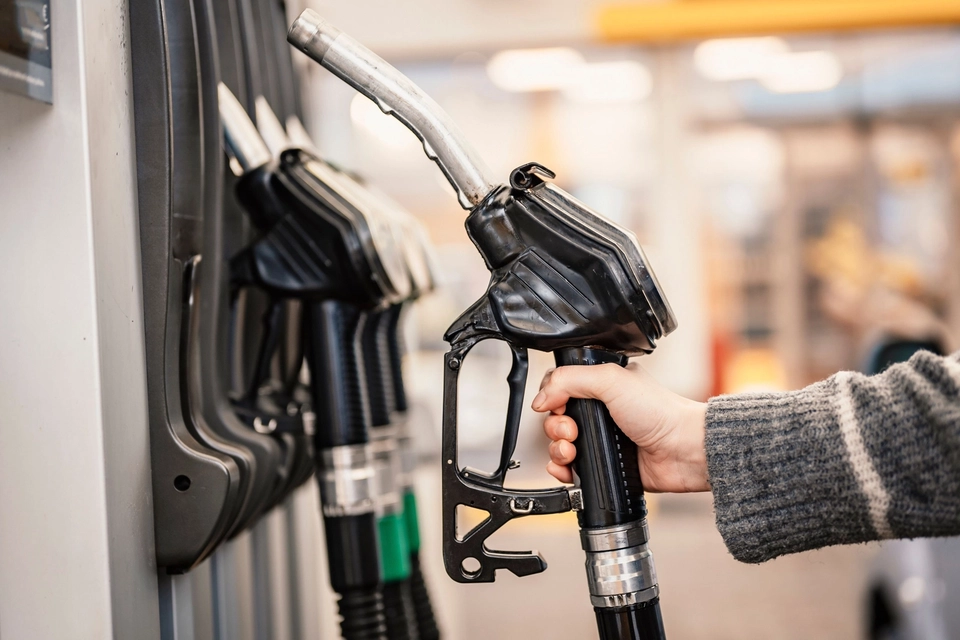 Mange har klaget over dyr benzin: Nu falder prisen til 10,8 kroner per liter