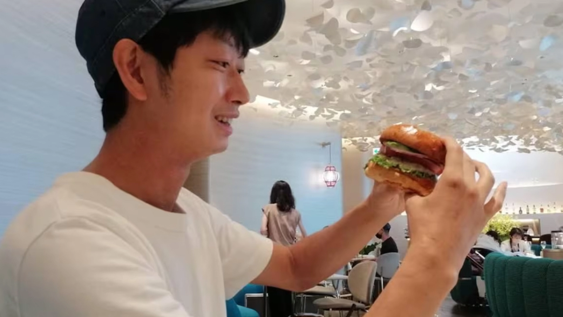 Japaner lejer sig selv ud til ikke at lave noget og tjener fedt: “Det gør mig lykkelig”