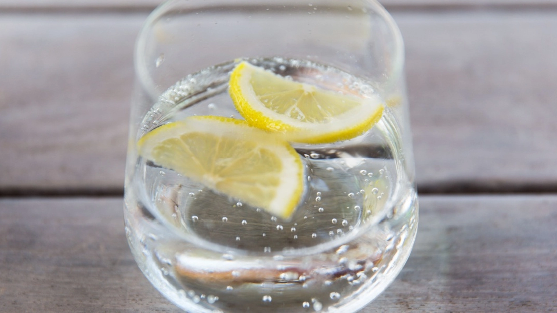 Han tog en tår af sin danskvand: I næste øjeblik blev han hentet af en ambulance