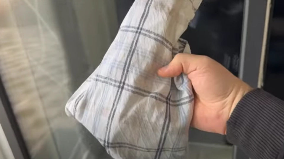 Din nabo vil gøre det samme: Med dette simple trick får du spejlblanke vinduer på ingen tid