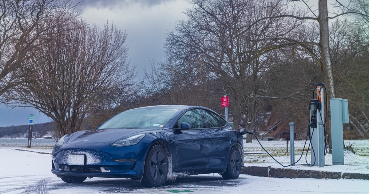 Mand købte 10 år gammel Tesla: Efter 3 måneder skete det, der bare ikke måtte ske
