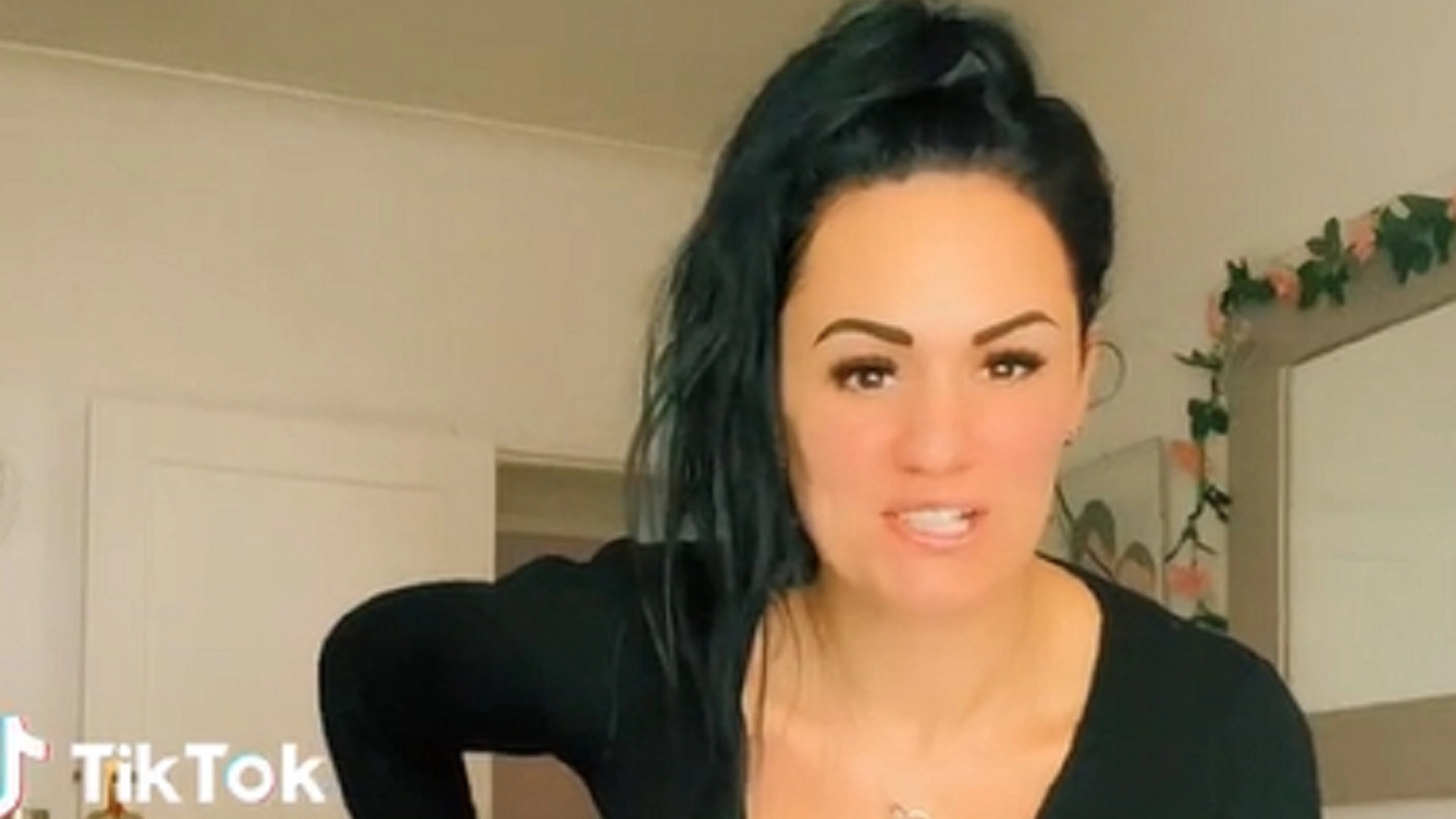 Moren Emma bar gennemsigtige leggings til motionsdag: Hendes video er nu gået viralt
