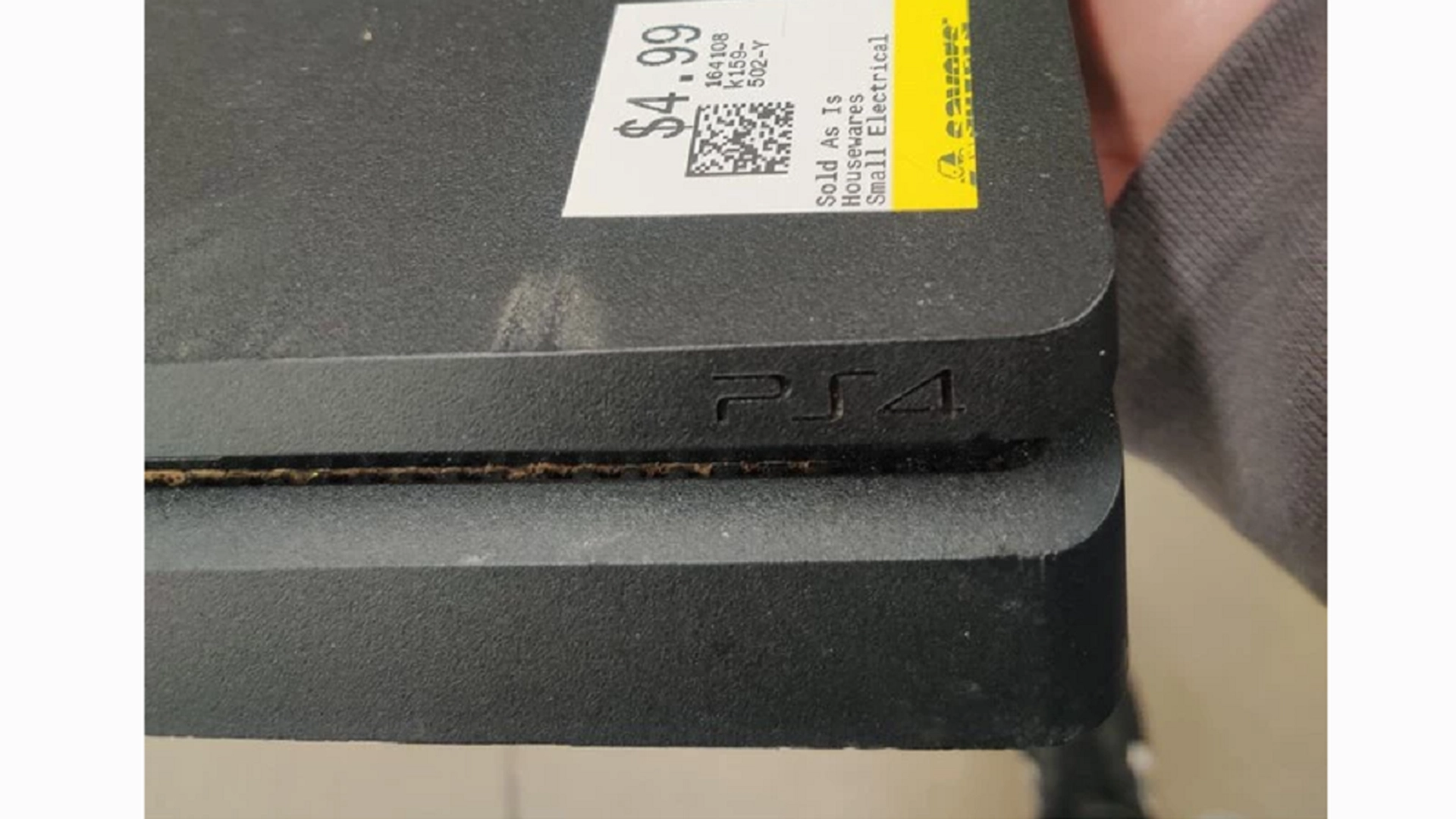 Far køber brugt PlayStation for 36 kroner: Det der sker, da han tænder den, chokerer alle