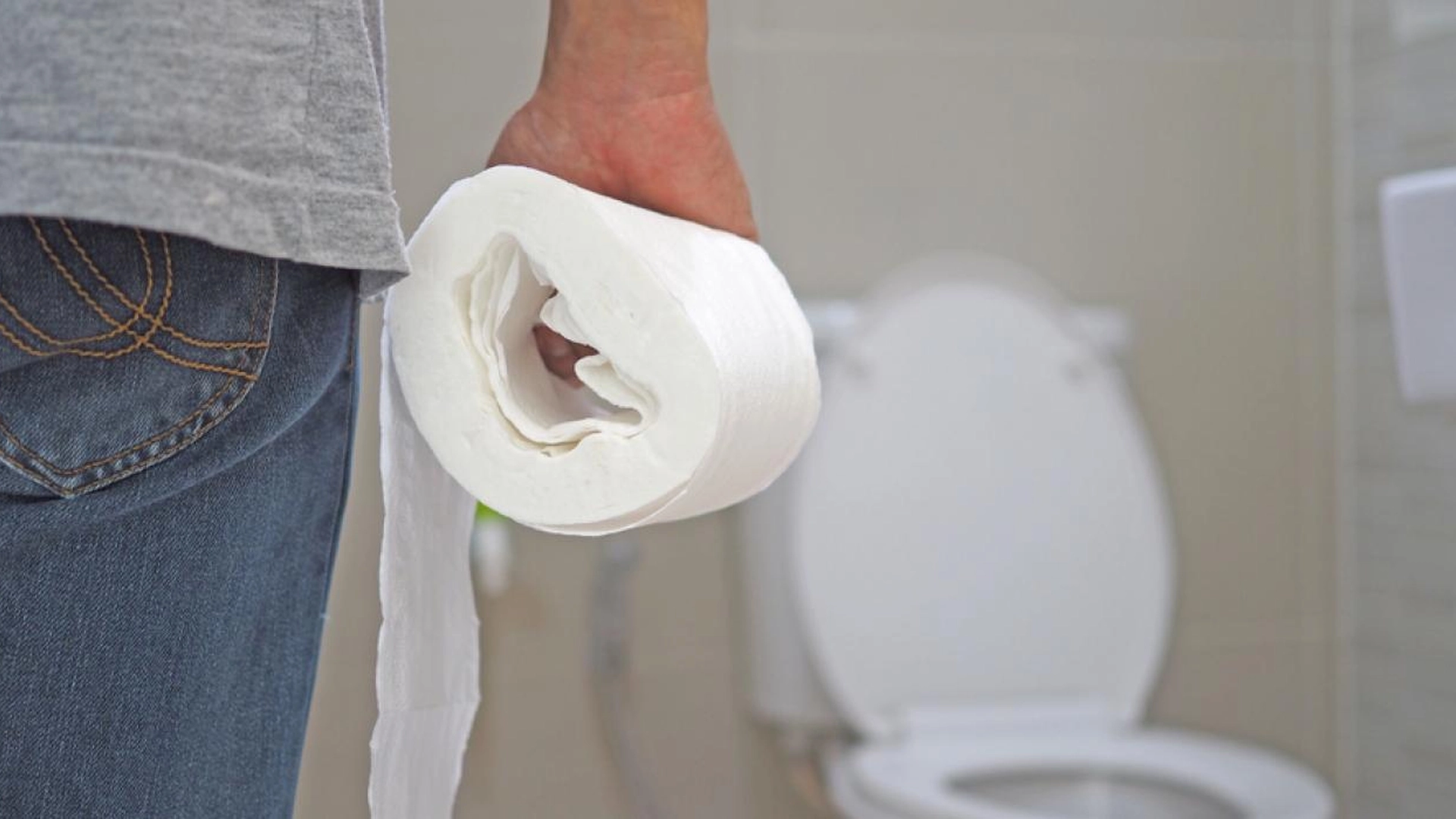 Redder sommeren: Viralt toiletpapirtrick driver myggene på flugt
