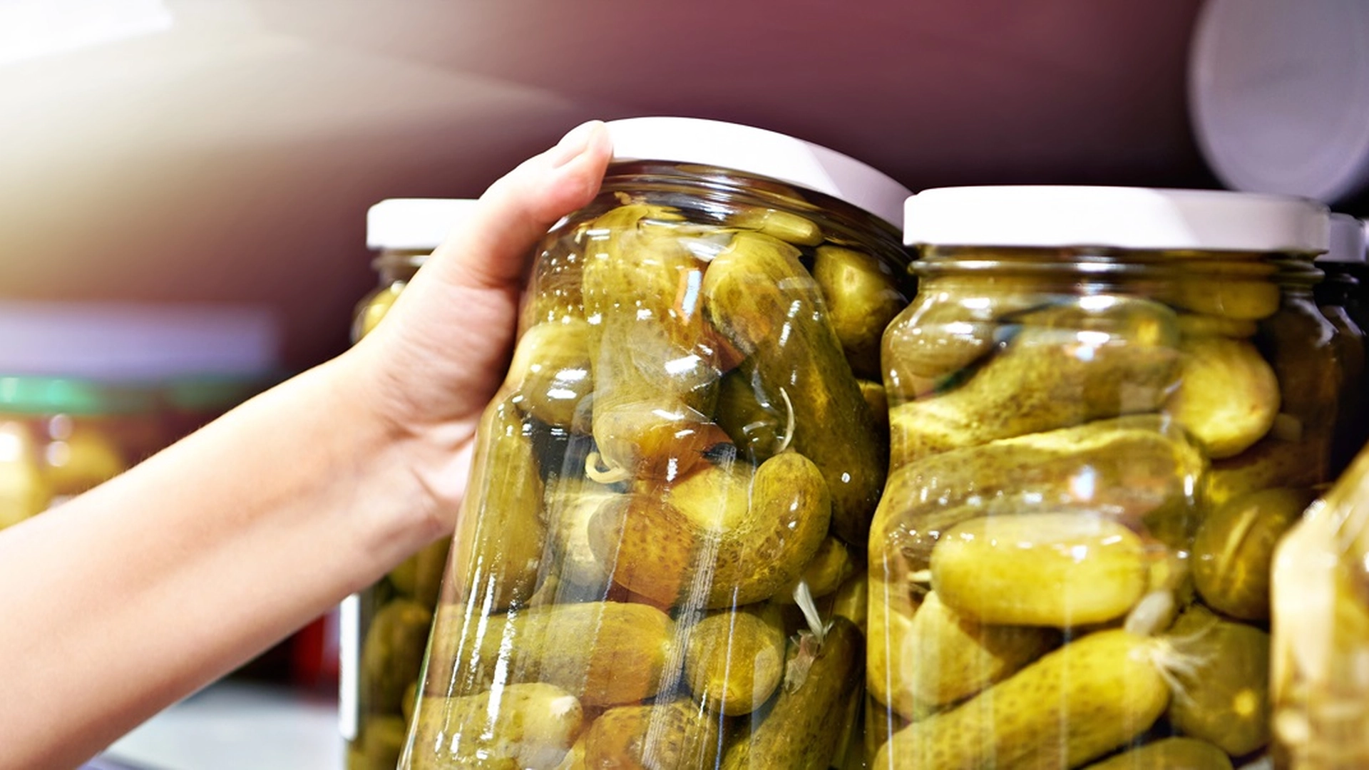Eksperter med advarsel: Det kan der ske, hvis du spiser for mange syltede agurker