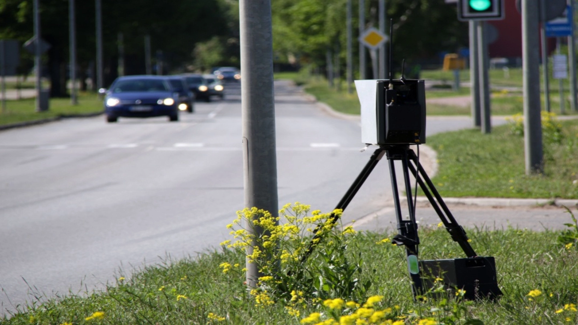 Flere har dem i bilruden for at undgå bøder: Nu vil transportminister gøre dem ulovlige