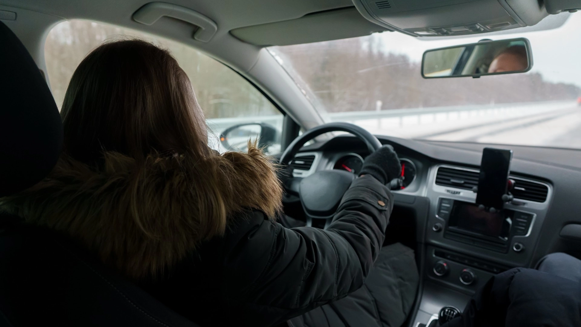 Her bør du ikke køre bil med vinterjakke: Kan resultere i kæmpe bøder og klip i kørekortet