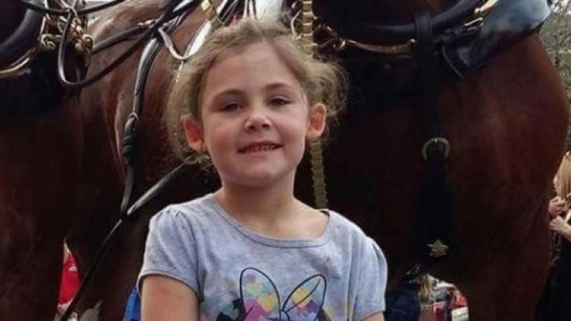 Far tager billede af sin lille datter: Begyndte at grine, da han zoomede ind på kameraet