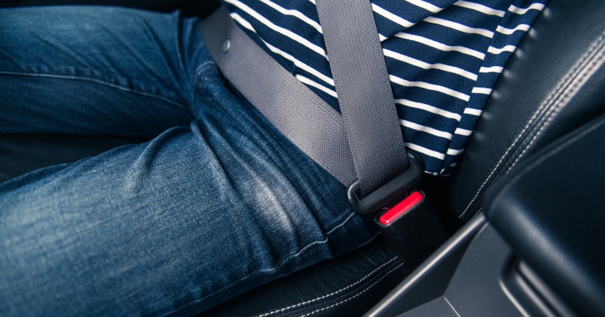 Mange opdager først nu, hvad den lille knap på sikkerhedsselen egentlig bruges til