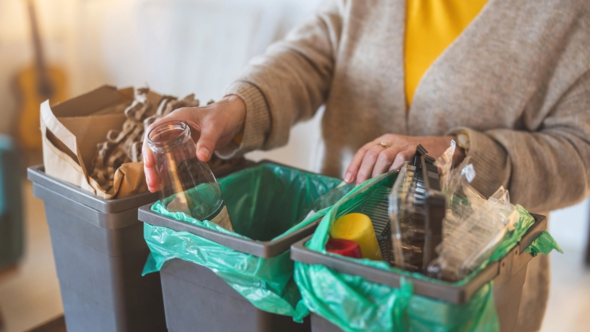 De bliver fordelt gratis til skraldespandene: Nu har stort misbrug skabt bekymring