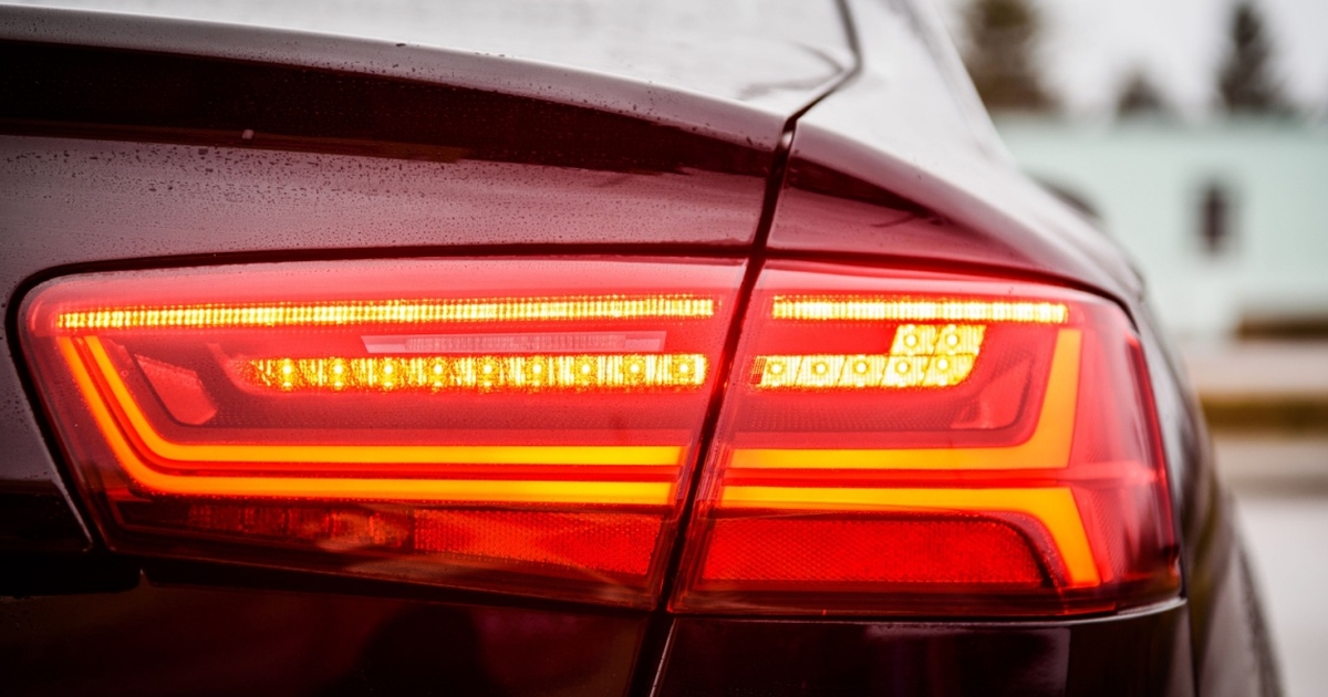 Nye lygter i bilen er nu et krav: Her er alt, du skal vide som bilist