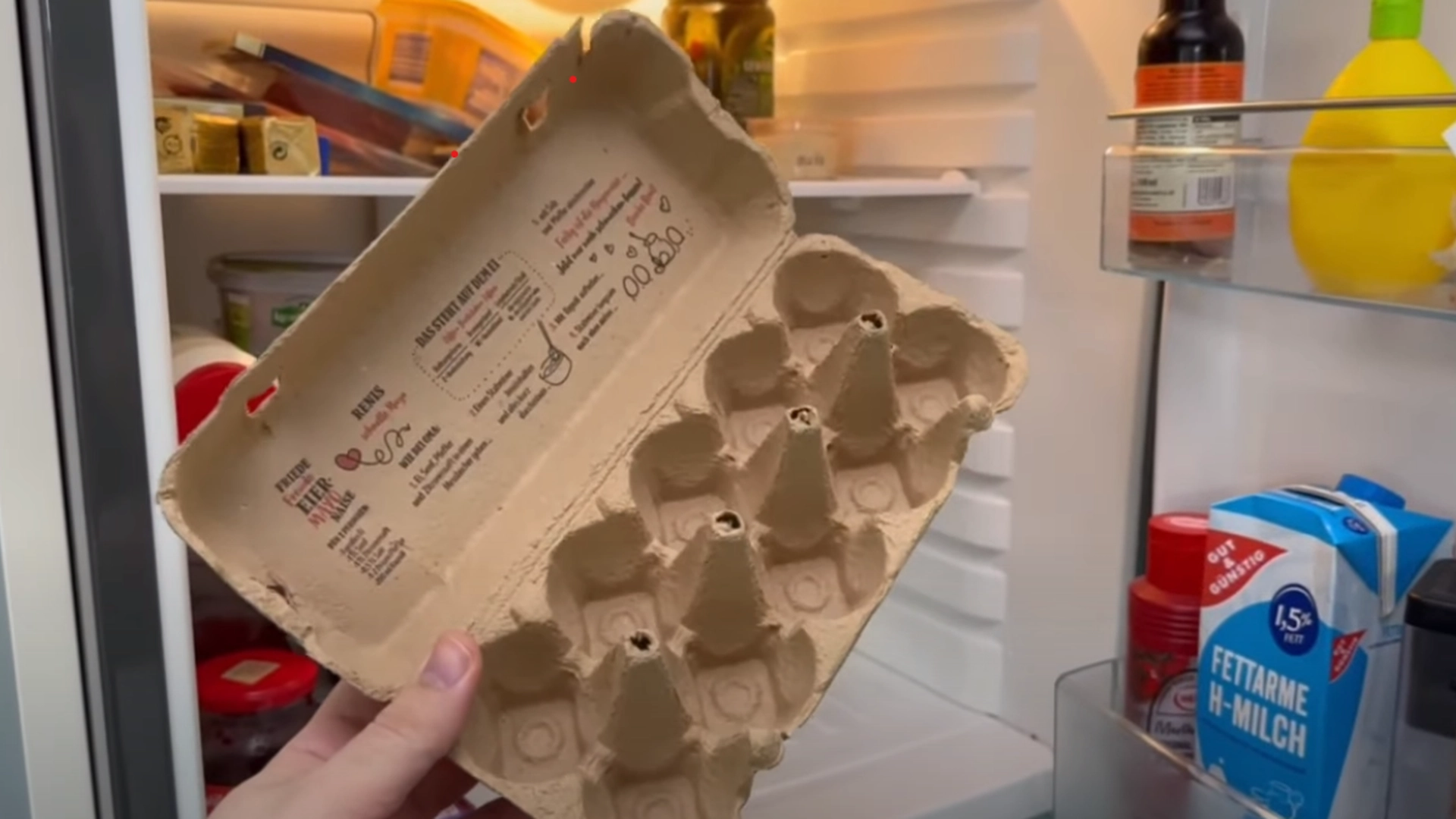 Han bruger æggebakken til magisk trick: Når du ser det, vil du aldrig smide den ud