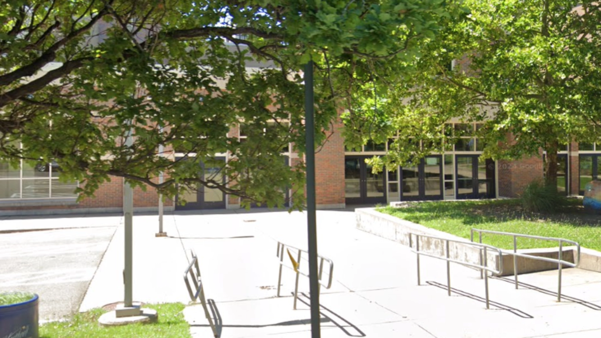 Tidligere elev sagsøger sin gamle skole: “Jeg lærte aldrig at læse eller skrive”