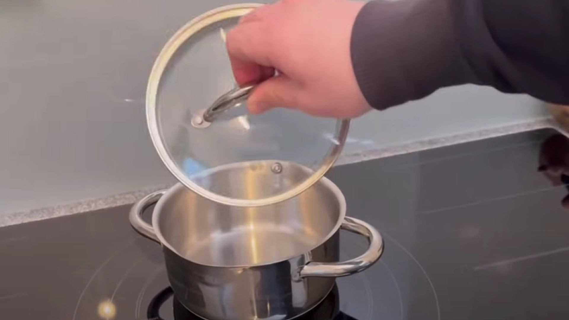 Her er tricket med låget, som enhver madmagiker bør kende: Det er genialt