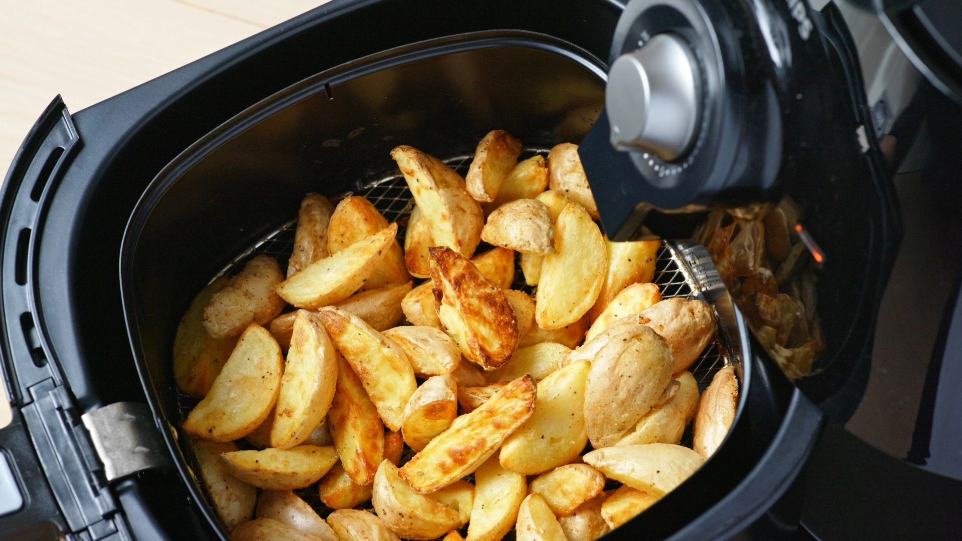 De fleste er ikke klar over det: Det her må du aldrig komme i din airfryer