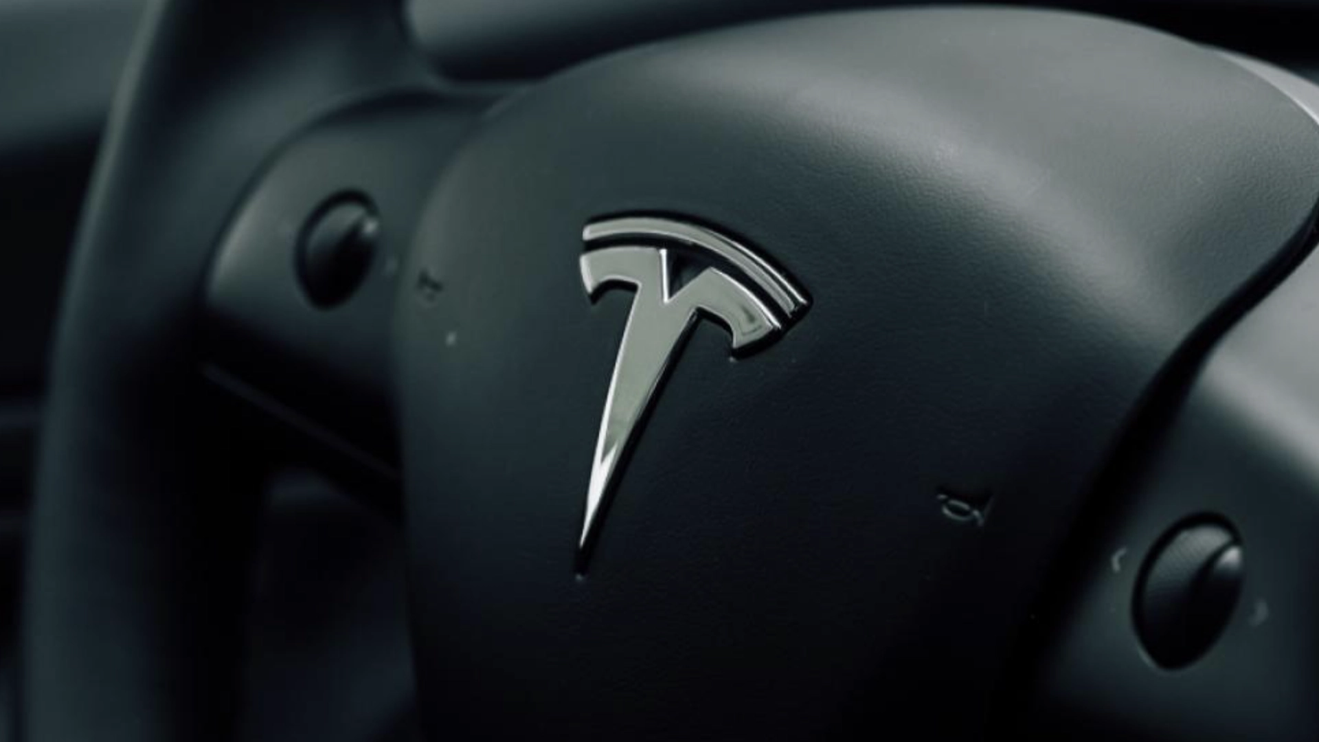 Tesla med nye tilbagekaldelser: Mere end 700.000 køretøjer har stor fejl og tilbagekaldes