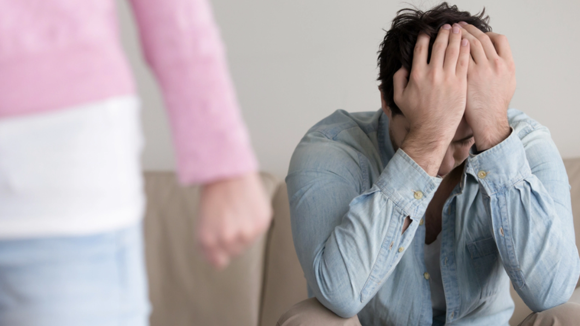 Hun afslørede sin 68-årige fars pinlige hemmelighed: Jeg kan ikke længere se ham i øjnene