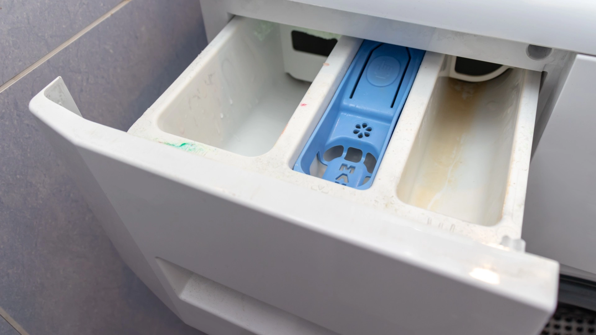 Det ødelægger vaskemaskinen på lang sigt: Alligevel bruger vi det ofte til at gøre den ren