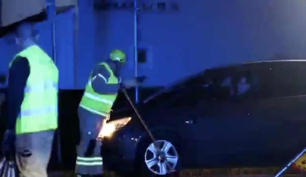 Bilist kørte med vilje ind i brandmand