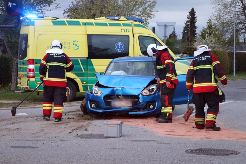 Politi jagter flugtbilist