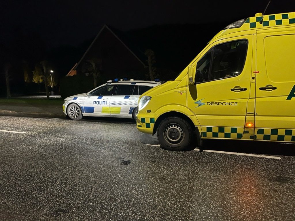 Færdselsuheld: Tre ambulancer tilkaldt