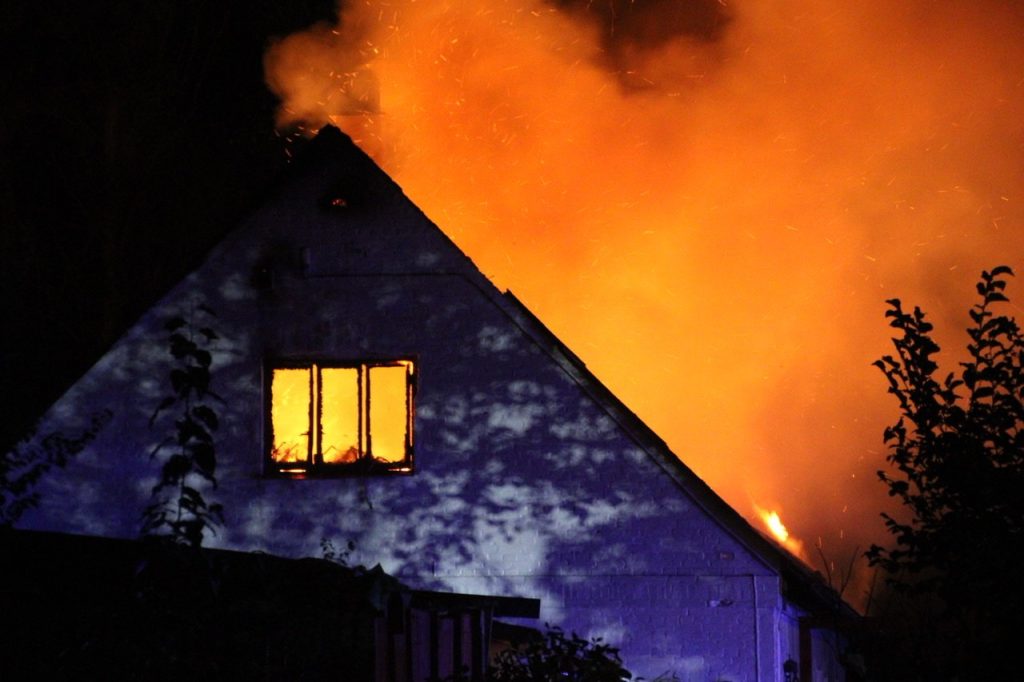 Kraftig brand i villa