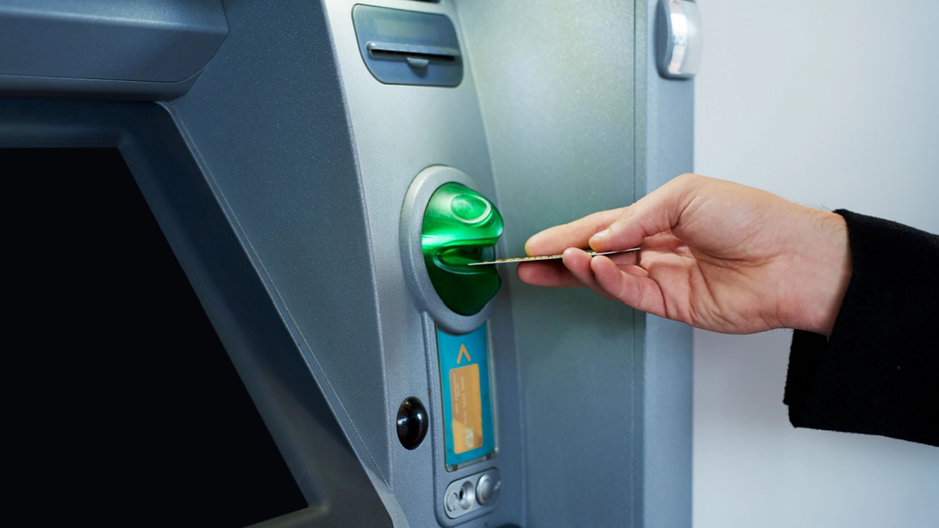 Kun få husker det: Disse fejl må du aldrig begå, når du bruger en hæveautomat