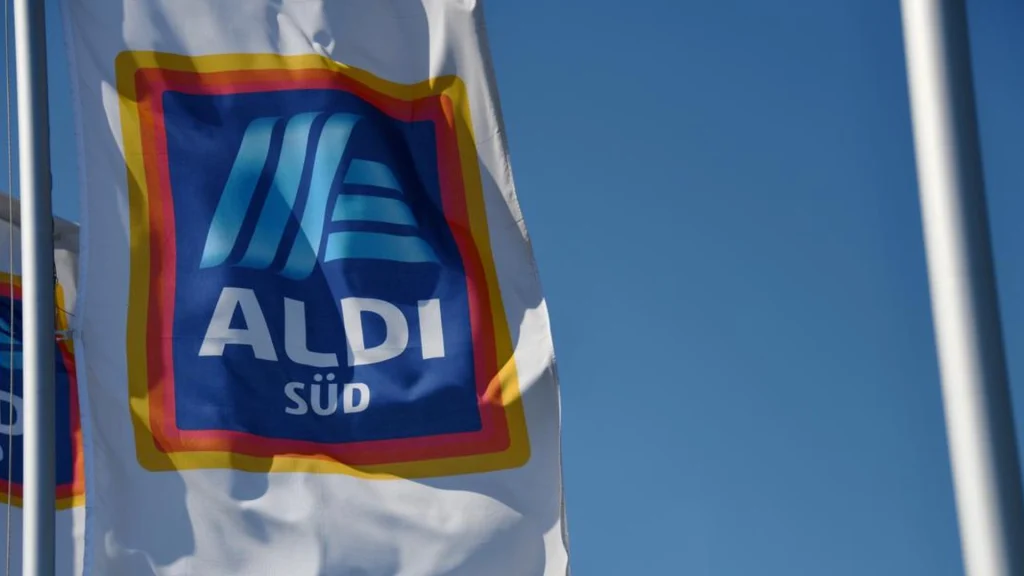 Aldi-kunde afslører: Dette skal hylden ved siden af ​​kasserne bruges til