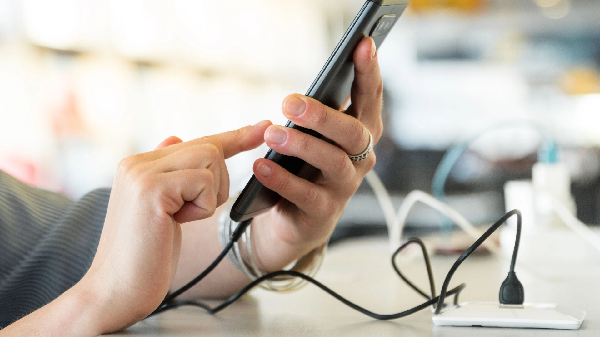 Alt for mange begår denne fejl: Slå denne indstilling fra, og fordobl batterilevetiden på din telefon
