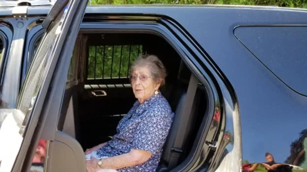 93-årig anholdt på sin fødselsdag – chokerende årsag forvirrer alle