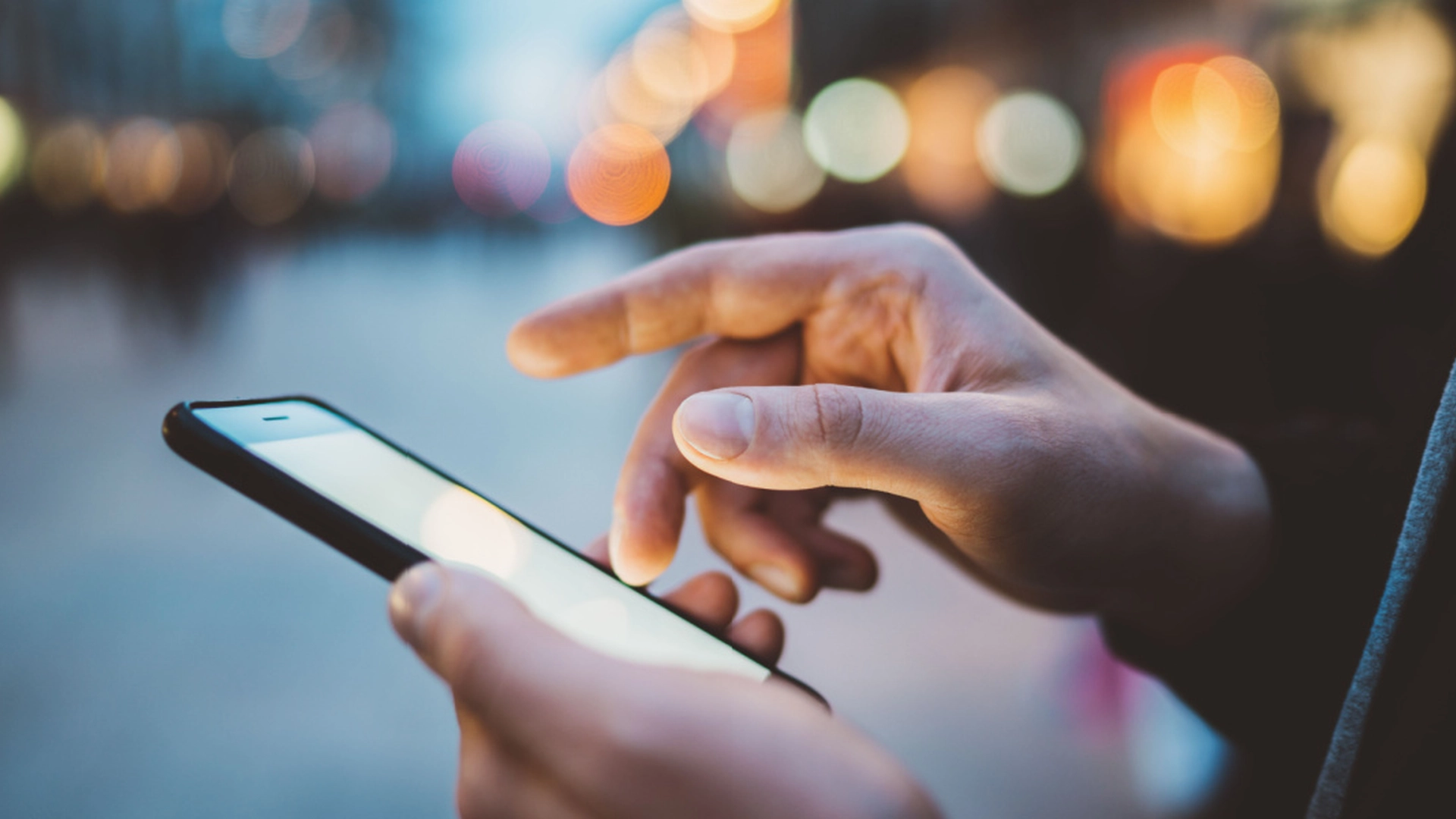 Alle Android- og iPhone-brugere bør straks genstarte deres smartphone
