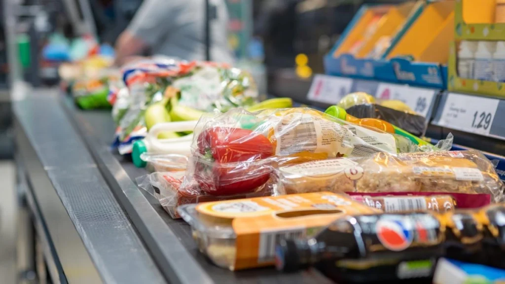 Supermarkedspersonale udtrykker frustration over kunder: Det irriterer mig