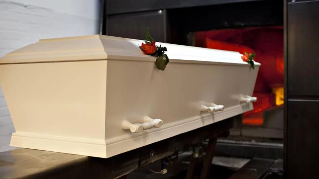 Læge erklærer ældre mand død af naturlige årsager: Kort tid senere afsløres chokerende fejl af bedemanden