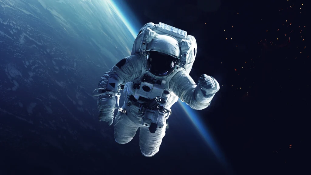 Astronaut fotograferer en ‘rød fe’ over Jorden
