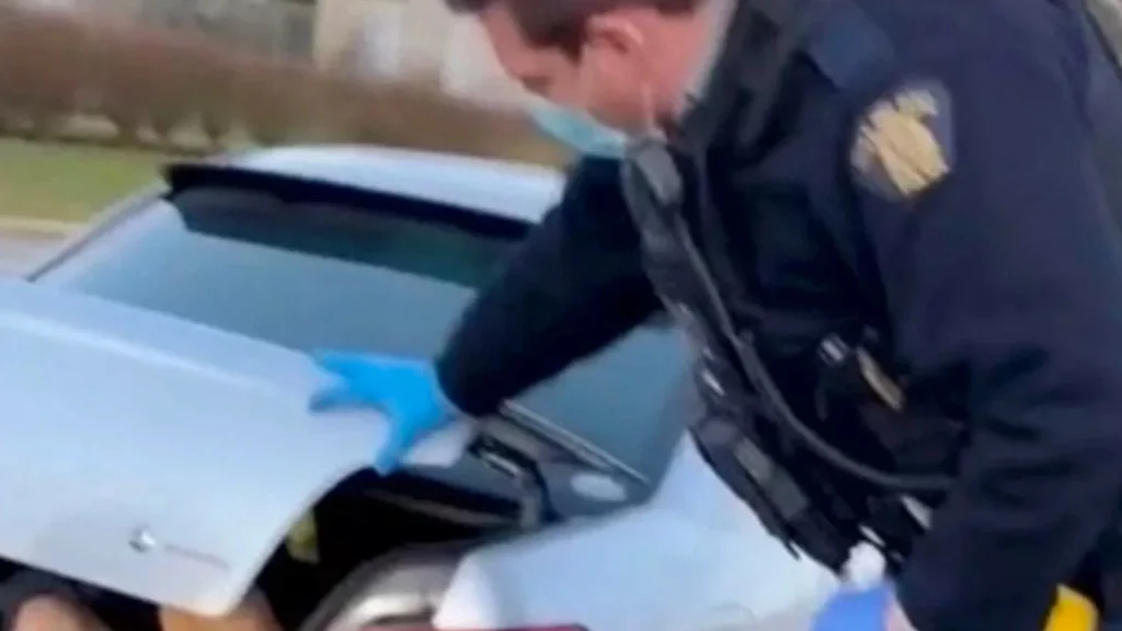 Kvinde gjorde chokerende fund i sit bagagerum: Var nødsaget til at tilkalde politiet