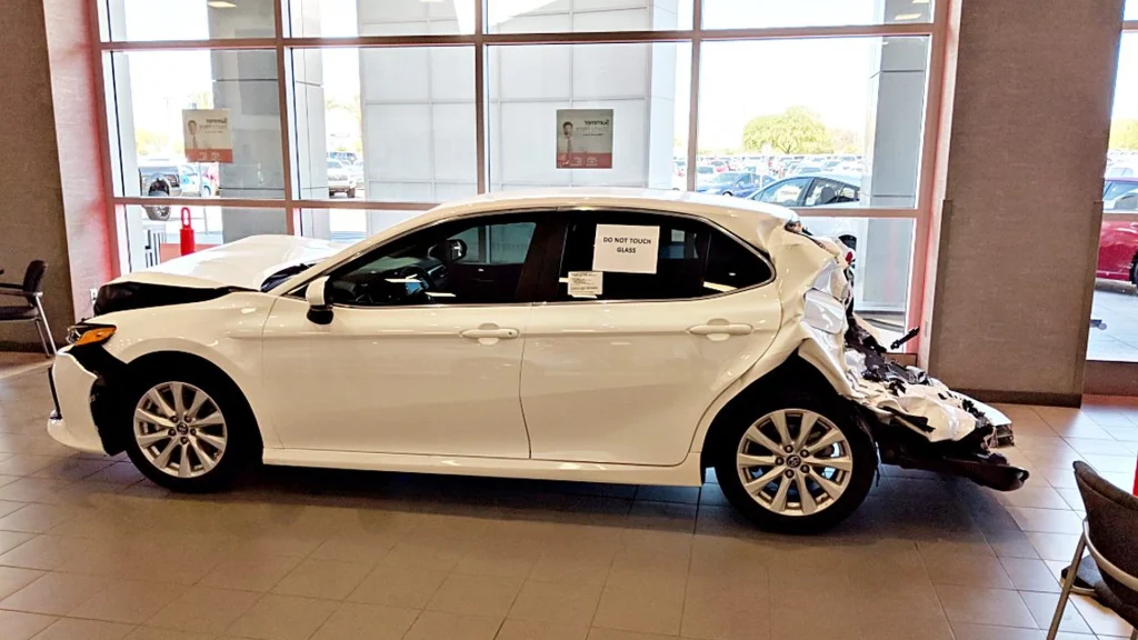 Bilforhandler kørte galt på motorvej: Så fik han en yderst genial ide