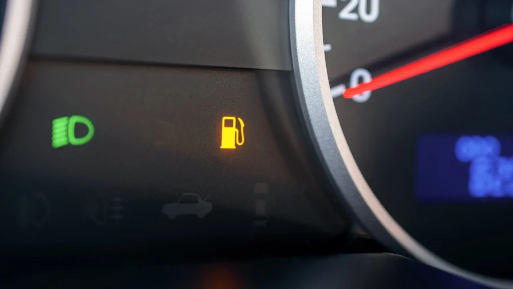 Kan ødelægge din motor: Alt for mange danskere har desværre denne dårlige brændstofvane