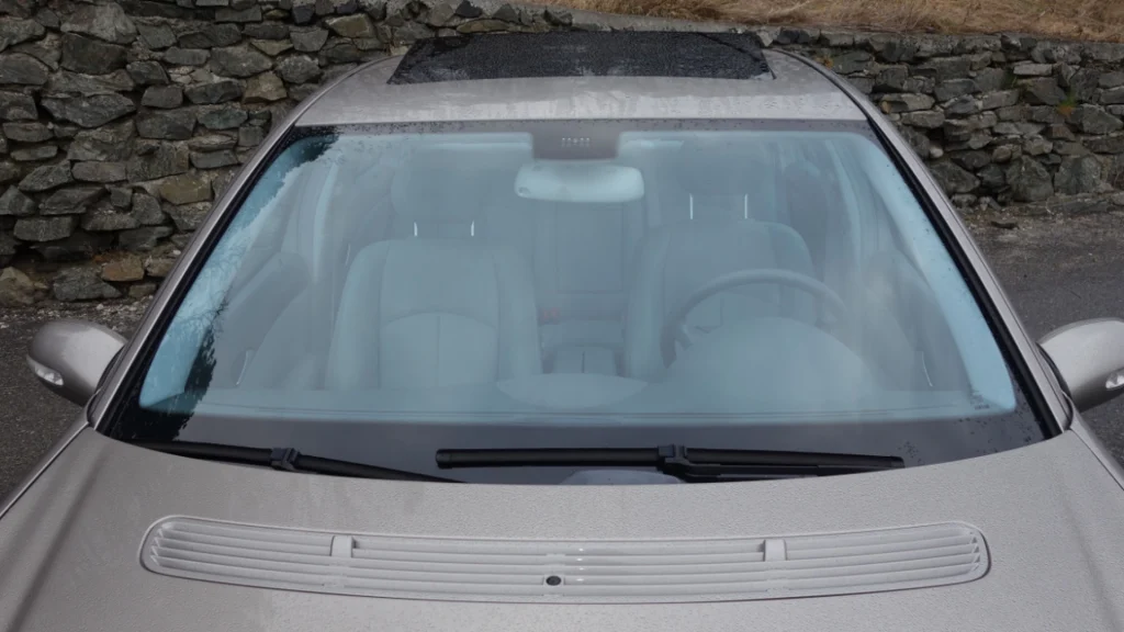 Tag et håndklæde med i bilen – og så læg det dette sted, når du har parkeret